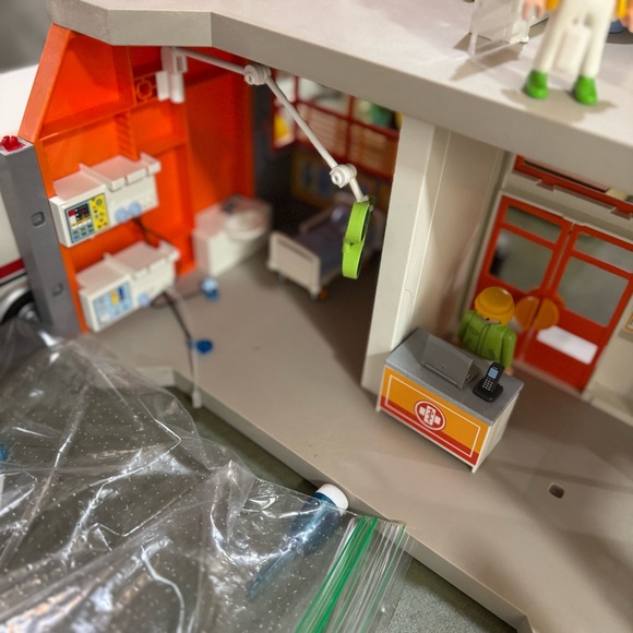 Playmobil Hospital, Ambulance, Playground, Pool Outdoors, and tons extras - Picture 8 of 15